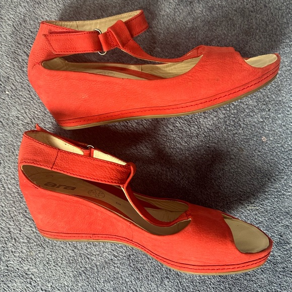 Sandals - Picture 8 of 9